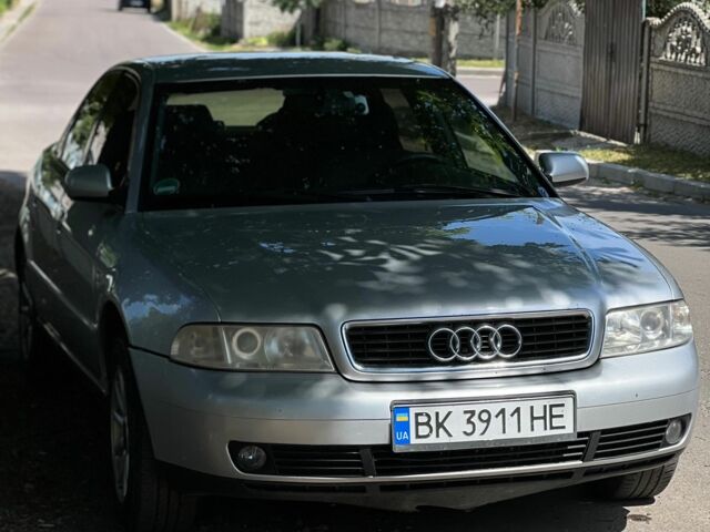 Сірий Ауді А4, об'ємом двигуна 1.8 л та пробігом 315 тис. км за 4100 $, фото 1 на Automoto.ua
