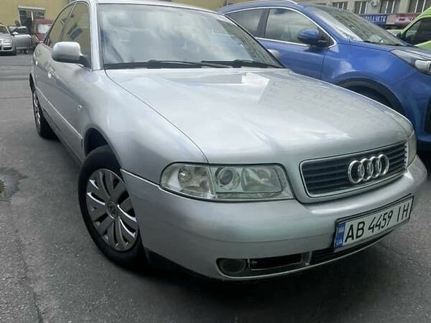 Серый Ауди А4, объемом двигателя 1.6 л и пробегом 210 тыс. км за 3650 $, фото 1 на Automoto.ua