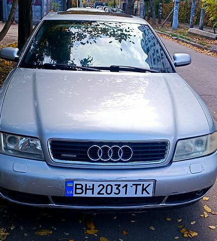 Серый Ауди А4, объемом двигателя 1.8 л и пробегом 242 тыс. км за 3000 $, фото 1 на Automoto.ua