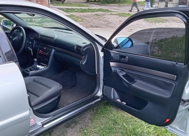 Сірий Ауді А4, об'ємом двигуна 0.18 л та пробігом 293 тис. км за 4200 $, фото 1 на Automoto.ua