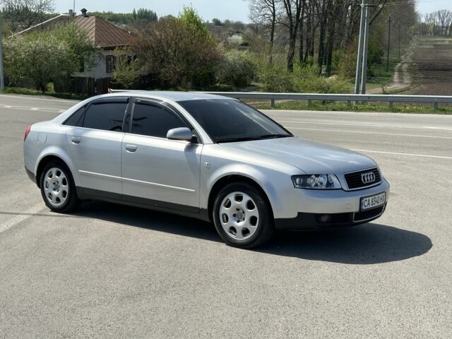 Серый Ауди А4, объемом двигателя 2 л и пробегом 300 тыс. км за 3900 $, фото 1 на Automoto.ua