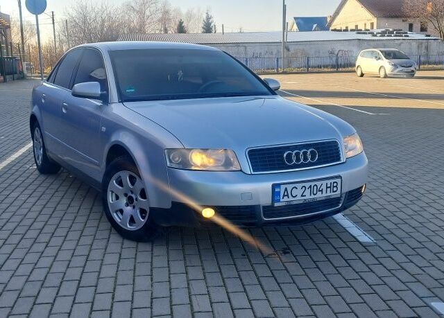 Сірий Ауді А4, об'ємом двигуна 2 л та пробігом 310 тис. км за 4300 $, фото 1 на Automoto.ua