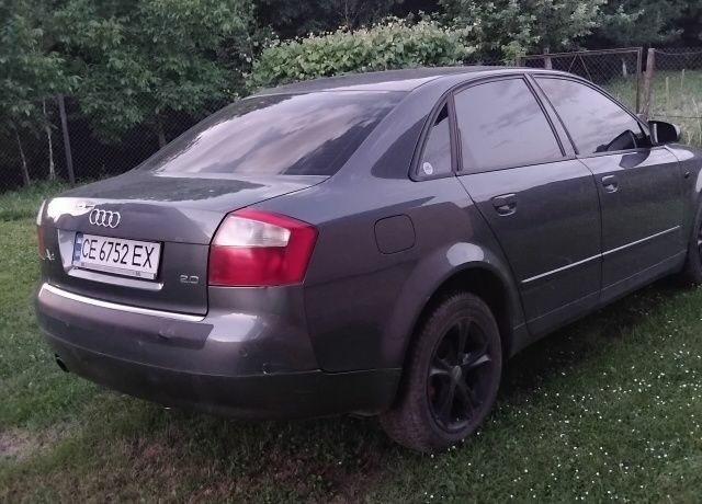 Серый Ауди А4, объемом двигателя 2 л и пробегом 350 тыс. км за 4014 $, фото 1 на Automoto.ua