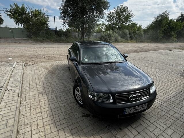 Серый Ауди А4, объемом двигателя 2 л и пробегом 269 тыс. км за 3900 $, фото 1 на Automoto.ua