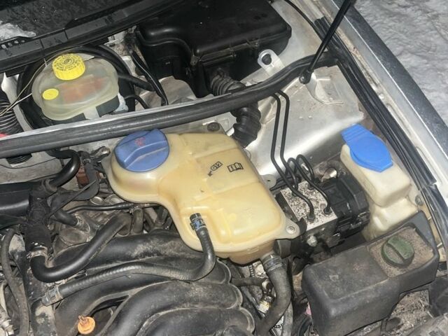 Серый Ауди А4, объемом двигателя 1.6 л и пробегом 3 тыс. км за 900 $, фото 1 на Automoto.ua