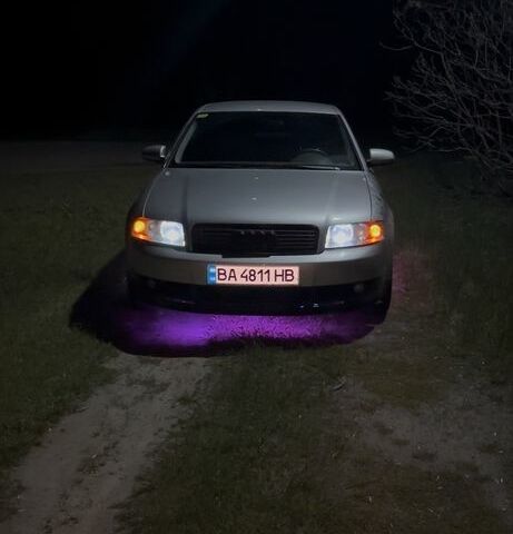 Сірий Ауді А4, об'ємом двигуна 2 л та пробігом 252 тис. км за 4700 $, фото 1 на Automoto.ua