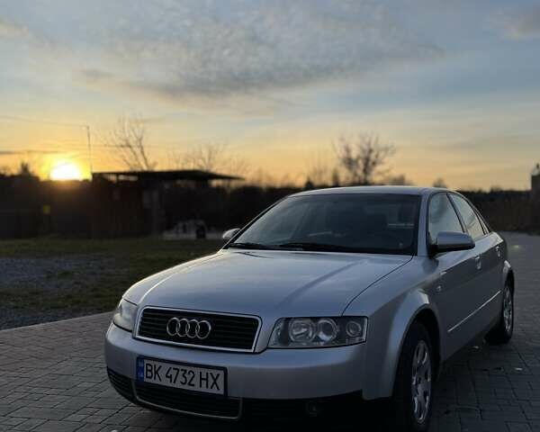 Серый Ауди А4, объемом двигателя 2 л и пробегом 384 тыс. км за 4500 $, фото 1 на Automoto.ua