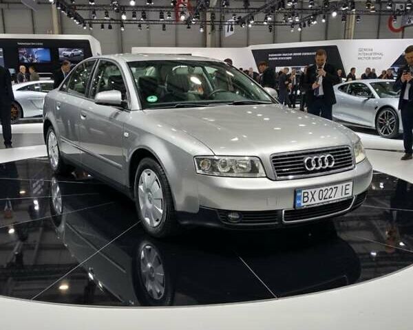 Сірий Ауді А4, об'ємом двигуна 1.6 л та пробігом 246 тис. км за 5000 $, фото 1 на Automoto.ua