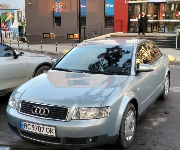 Серый Ауди А4, объемом двигателя 1.6 л и пробегом 247 тыс. км за 3800 $, фото 1 на Automoto.ua