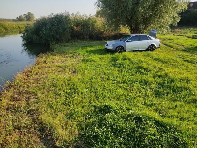 Сірий Ауді А4, об'ємом двигуна 2.5 л та пробігом 367 тис. км за 3008 $, фото 1 на Automoto.ua