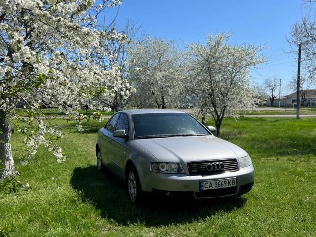 Серый Ауди А4, объемом двигателя 2 л и пробегом 271 тыс. км за 5000 $, фото 1 на Automoto.ua