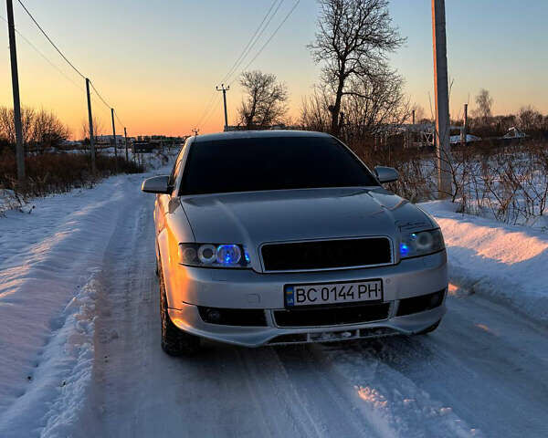 Сірий Ауді А4, об'ємом двигуна 2.5 л та пробігом 380 тис. км за 5600 $, фото 1 на Automoto.ua