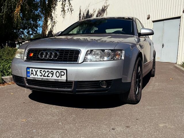 Сірий Ауді А4, об'ємом двигуна 2 л та пробігом 300 тис. км за 5200 $, фото 1 на Automoto.ua