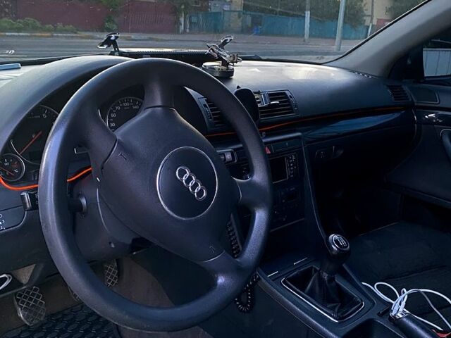 Сірий Ауді А4, об'ємом двигуна 1.6 л та пробігом 237 тис. км за 4500 $, фото 1 на Automoto.ua