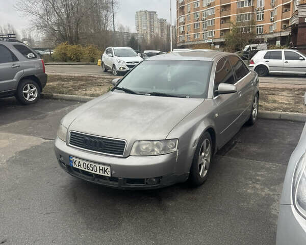 Серый Ауди А4, объемом двигателя 2.5 л и пробегом 300 тыс. км за 3200 $, фото 1 на Automoto.ua