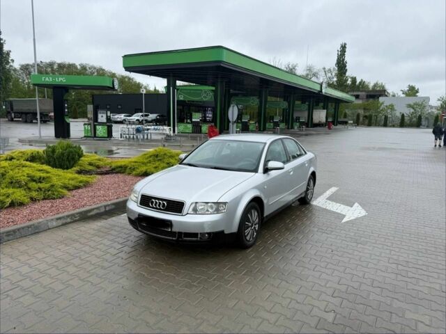 Серый Ауди А4, объемом двигателя 0 л и пробегом 300 тыс. км за 2550 $, фото 1 на Automoto.ua
