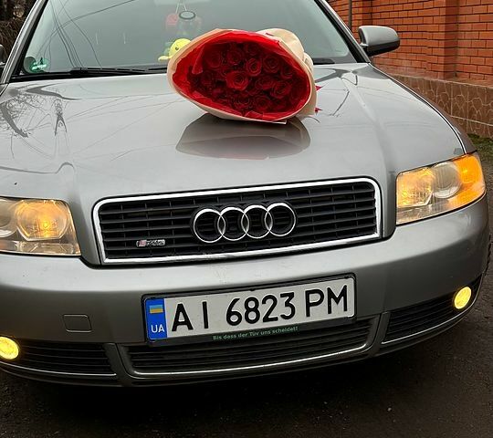 Сірий Ауді А4, об'ємом двигуна 2 л та пробігом 260 тис. км за 4070 $, фото 1 на Automoto.ua