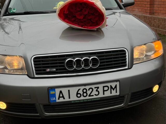 Сірий Ауді А4, об'ємом двигуна 2 л та пробігом 260 тис. км за 4084 $, фото 1 на Automoto.ua