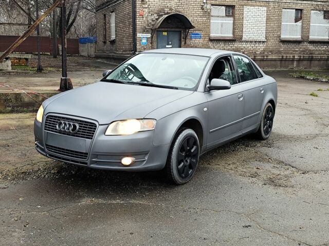 Серый Ауди А4, объемом двигателя 2 л и пробегом 300 тыс. км за 3500 $, фото 1 на Automoto.ua
