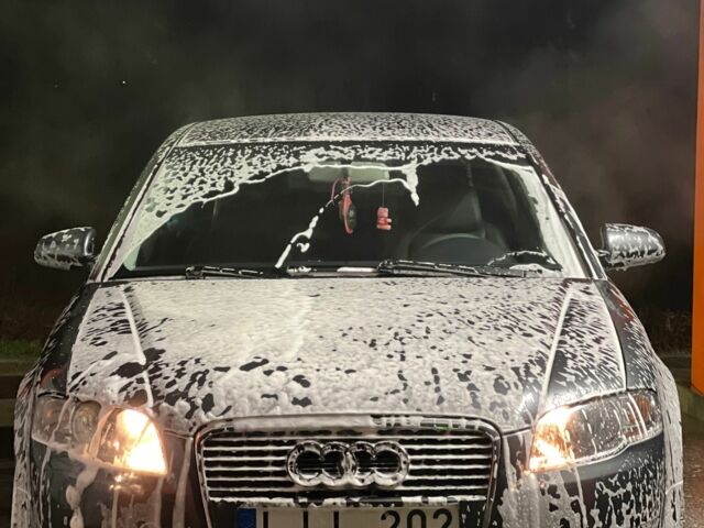 Серый Ауди А4, объемом двигателя 2.5 л и пробегом 300 тыс. км за 2500 $, фото 1 на Automoto.ua