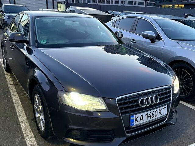 Сірий Ауді А4, об'ємом двигуна 1.8 л та пробігом 233 тис. км за 7500 $, фото 1 на Automoto.ua