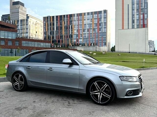 Сірий Ауді А4, об'ємом двигуна 3 л та пробігом 303 тис. км за 10199 $, фото 1 на Automoto.ua