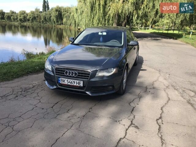 Серый Ауди А4, объемом двигателя 2 л и пробегом 267 тыс. км за 8100 $, фото 1 на Automoto.ua