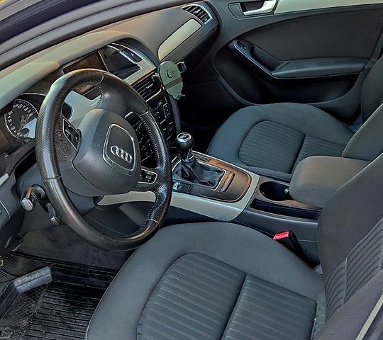 Серый Ауди А4, объемом двигателя 1.8 л и пробегом 256 тыс. км за 8200 $, фото 1 на Automoto.ua