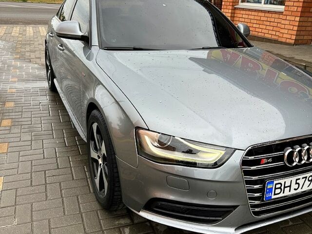 Серый Ауди А4, объемом двигателя 2 л и пробегом 268 тыс. км за 9999 $, фото 1 на Automoto.ua