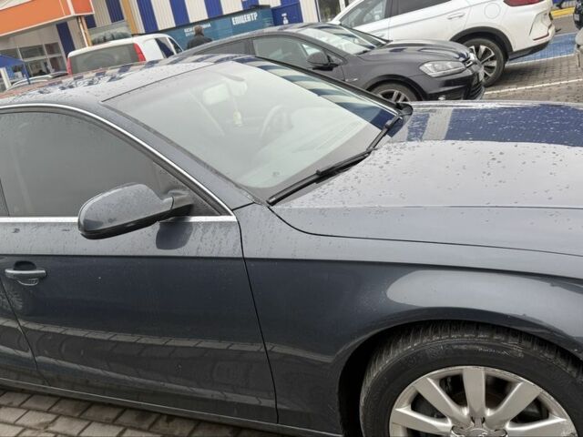 Серый Ауди А4, объемом двигателя 2 л и пробегом 290 тыс. км за 9500 $, фото 1 на Automoto.ua