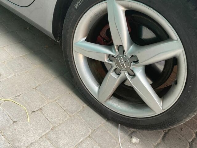 Серый Ауди А4, объемом двигателя 2 л и пробегом 357 тыс. км за 7500 $, фото 1 на Automoto.ua
