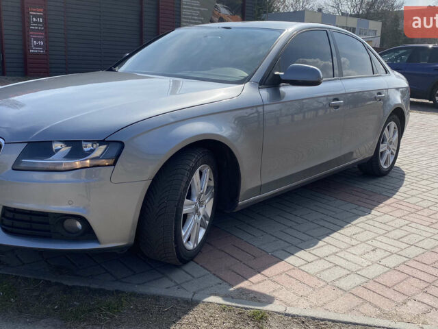 Серый Ауди А4, объемом двигателя 2 л и пробегом 300 тыс. км за 8500 $, фото 1 на Automoto.ua
