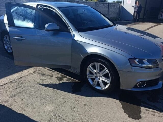 Сірий Ауді А4, об'ємом двигуна 2 л та пробігом 253 тис. км за 7971 $, фото 1 на Automoto.ua