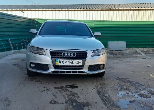 Сірий Ауді А4, об'ємом двигуна 2 л та пробігом 93 тис. км за 10111 $, фото 1 на Automoto.ua