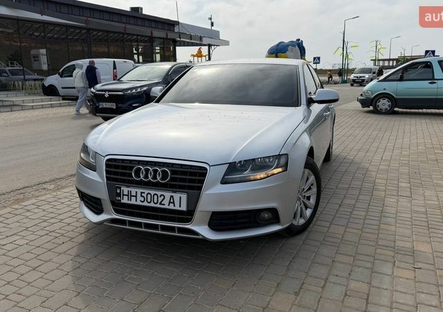 Серый Ауди А4, объемом двигателя 1.8 л и пробегом 228 тыс. км за 10600 $, фото 1 на Automoto.ua