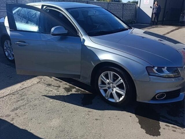 Сірий Ауді А4, об'ємом двигуна 2 л та пробігом 270 тис. км за 7971 $, фото 1 на Automoto.ua