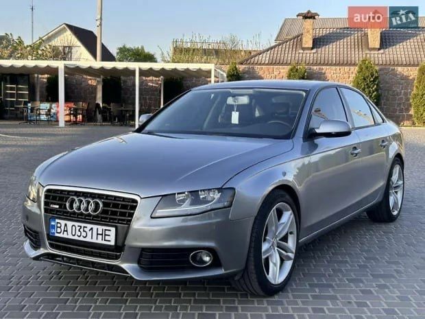 Серый Ауди А4, объемом двигателя 2 л и пробегом 280 тыс. км за 8100 $, фото 1 на Automoto.ua