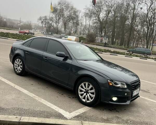 Сірий Ауді А4, об'ємом двигуна 2 л та пробігом 400 тис. км за 7700 $, фото 1 на Automoto.ua