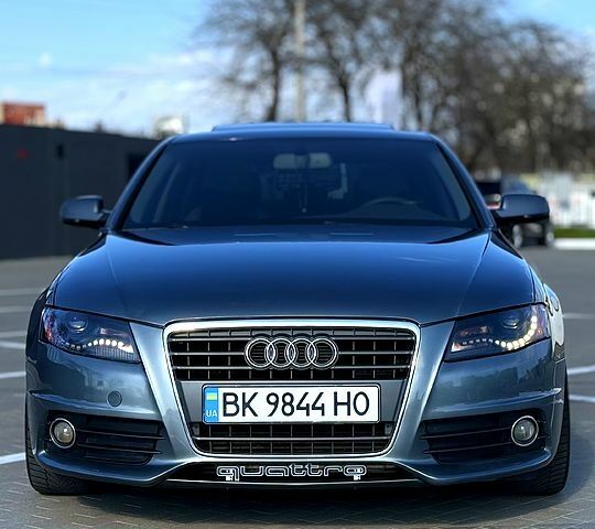 Серый Ауди А4, объемом двигателя 2 л и пробегом 226 тыс. км за 10000 $, фото 1 на Automoto.ua
