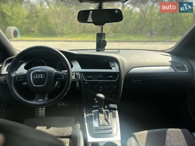 Сірий Ауді А4, об'ємом двигуна 1.8 л та пробігом 249 тис. км за 12000 $, фото 1 на Automoto.ua