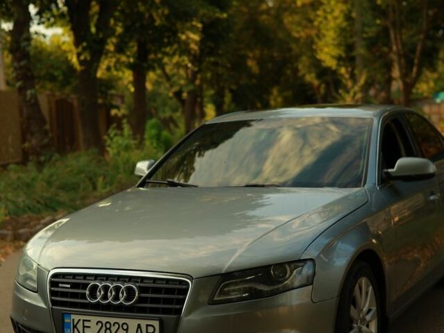 Сірий Ауді А4, об'ємом двигуна 2 л та пробігом 250 тис. км за 8895 $, фото 1 на Automoto.ua