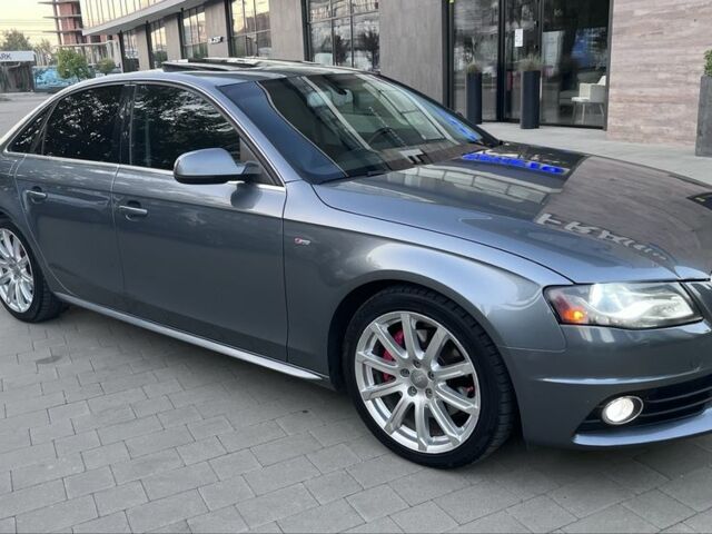 Сірий Ауді А4, об'ємом двигуна 2 л та пробігом 185 тис. км за 10037 $, фото 1 на Automoto.ua