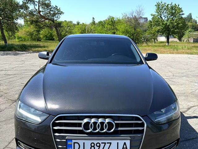 Серый Ауди А4, объемом двигателя 2 л и пробегом 280 тыс. км за 10800 $, фото 1 на Automoto.ua