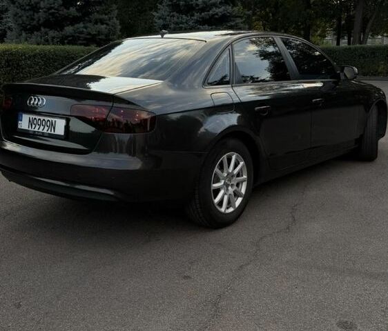 Сірий Ауді А4, об'ємом двигуна 2 л та пробігом 285 тис. км за 9666 $, фото 1 на Automoto.ua