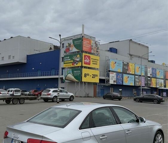 Серый Ауди А4, объемом двигателя 2 л и пробегом 200 тыс. км за 13000 $, фото 1 на Automoto.ua