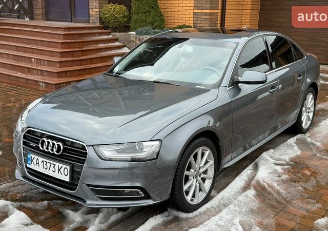 Серый Ауди А4, объемом двигателя 2 л и пробегом 174 тыс. км за 12000 $, фото 1 на Automoto.ua