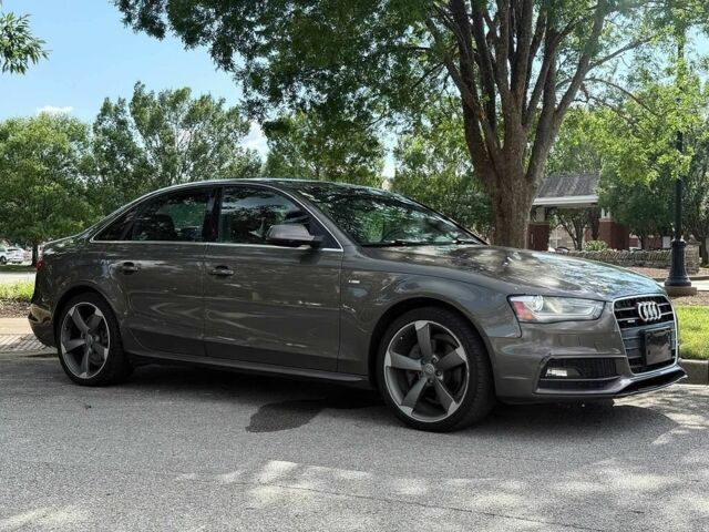 Серый Ауди А4, объемом двигателя 2 л и пробегом 130 тыс. км за 4000 $, фото 1 на Automoto.ua