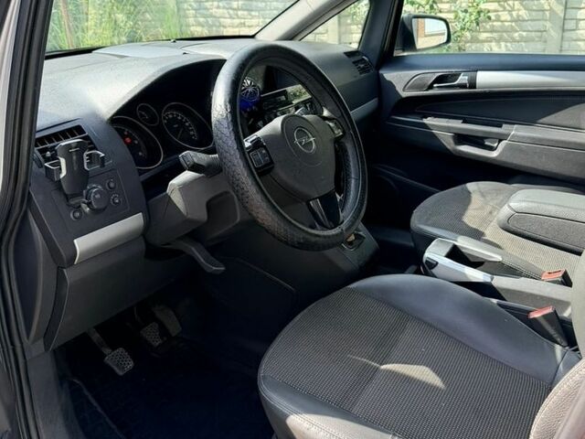 Серый Ауди А4, объемом двигателя 2 л и пробегом 117 тыс. км за 1202 $, фото 1 на Automoto.ua