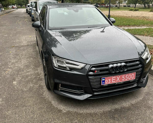 Серый Ауди А4, объемом двигателя 2 л и пробегом 320 тыс. км за 15999 $, фото 1 на Automoto.ua