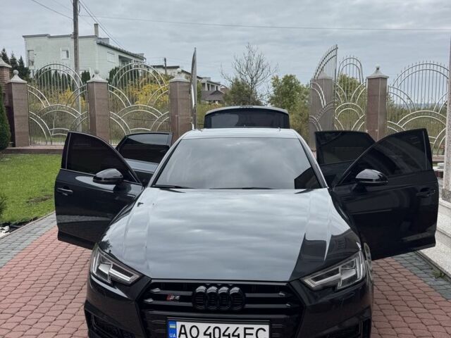 Серый Ауди А4, объемом двигателя 2 л и пробегом 158 тыс. км за 21500 $, фото 1 на Automoto.ua